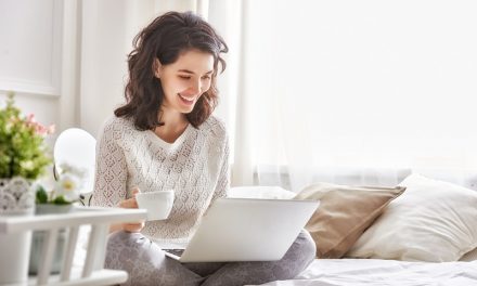 בפנים או בחוץ? מתלבטים בין עבודה במשרד או בבית יתרונות וחסרונות